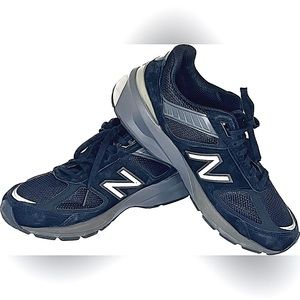 Women’s NWOT 990V5 MADE IN USA - size: 8.5 WIDE! black grey with suede